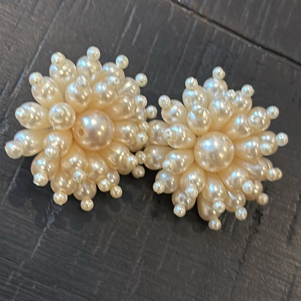 Faux Pearl Vintage Oversized Layered Elizabeth Taylor Style Earrings Clip Onโ